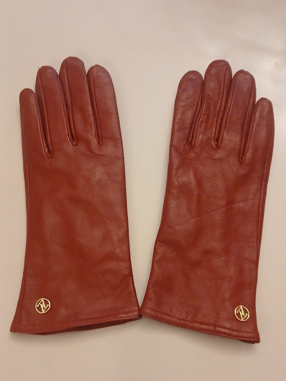 Adrienne Vittadini Brick Red Leather Gloves with Gold Logo Tag Size M